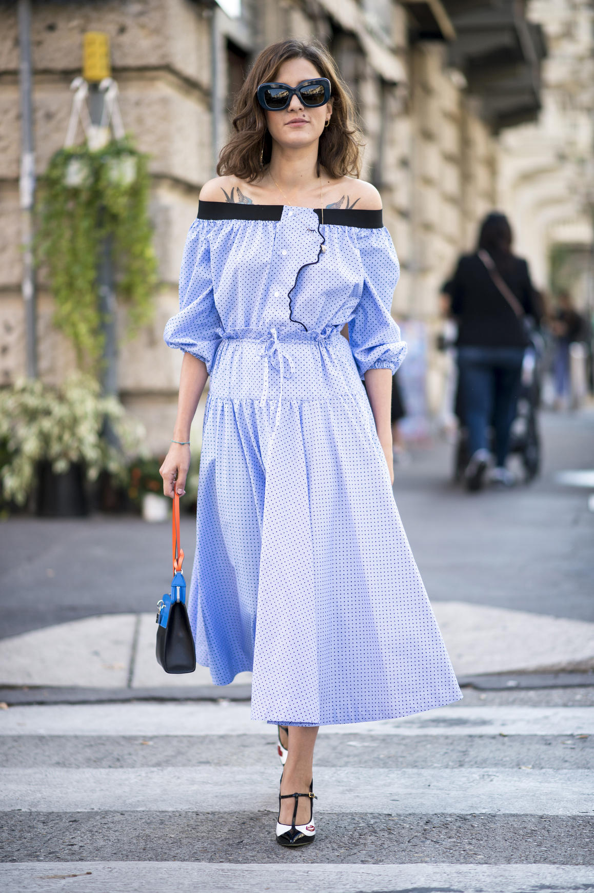 How to Wear the Off-the-Shoulder Trend in Style