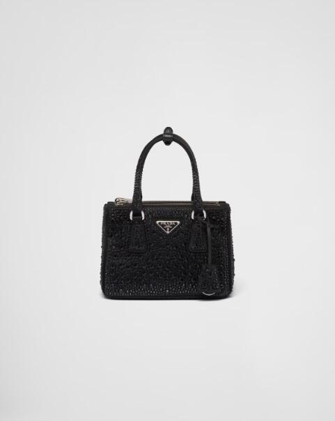a glamorous bag for your evening occasions